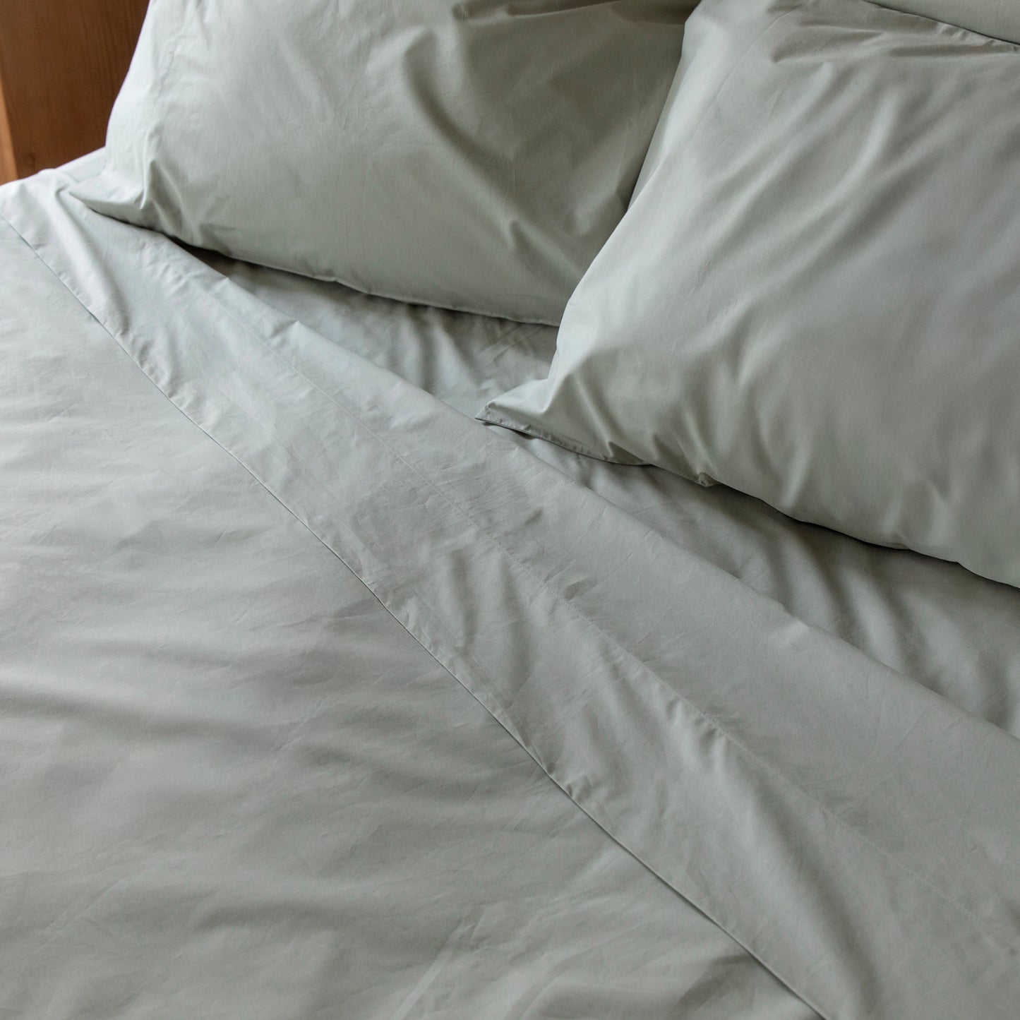 Sea Grass flat sheet 100% Organic Pure Cotton GOTS certified bedding set with two pillows on a bed
